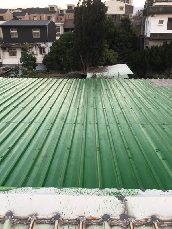 舊的屋頂鐵皮整修